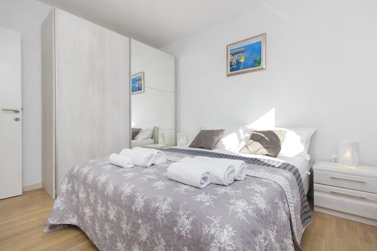 Apartments Luka Vodice Luaran gambar