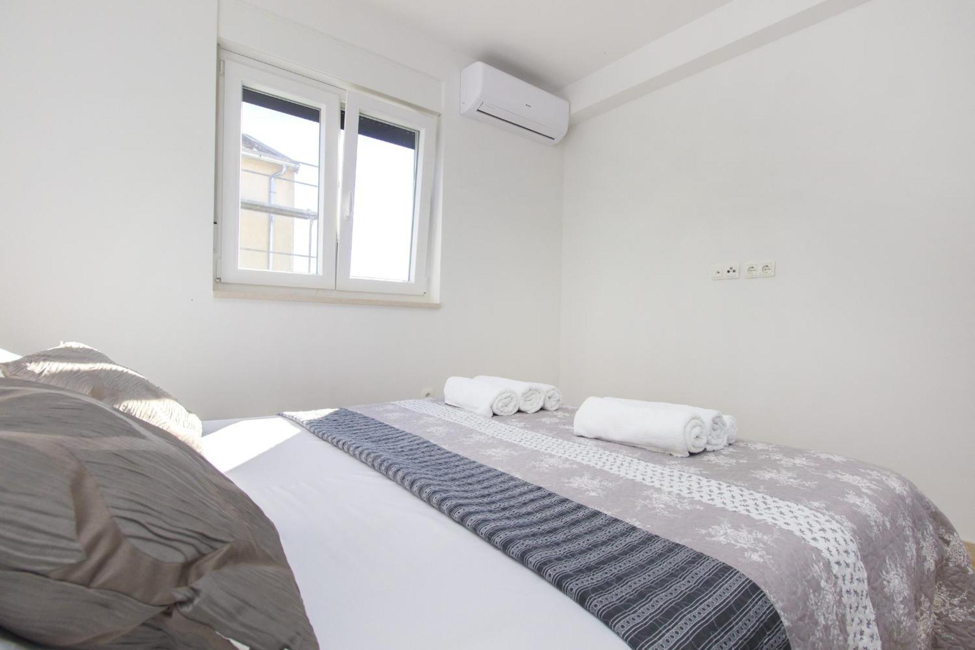 Apartments Luka Vodice Bilik gambar