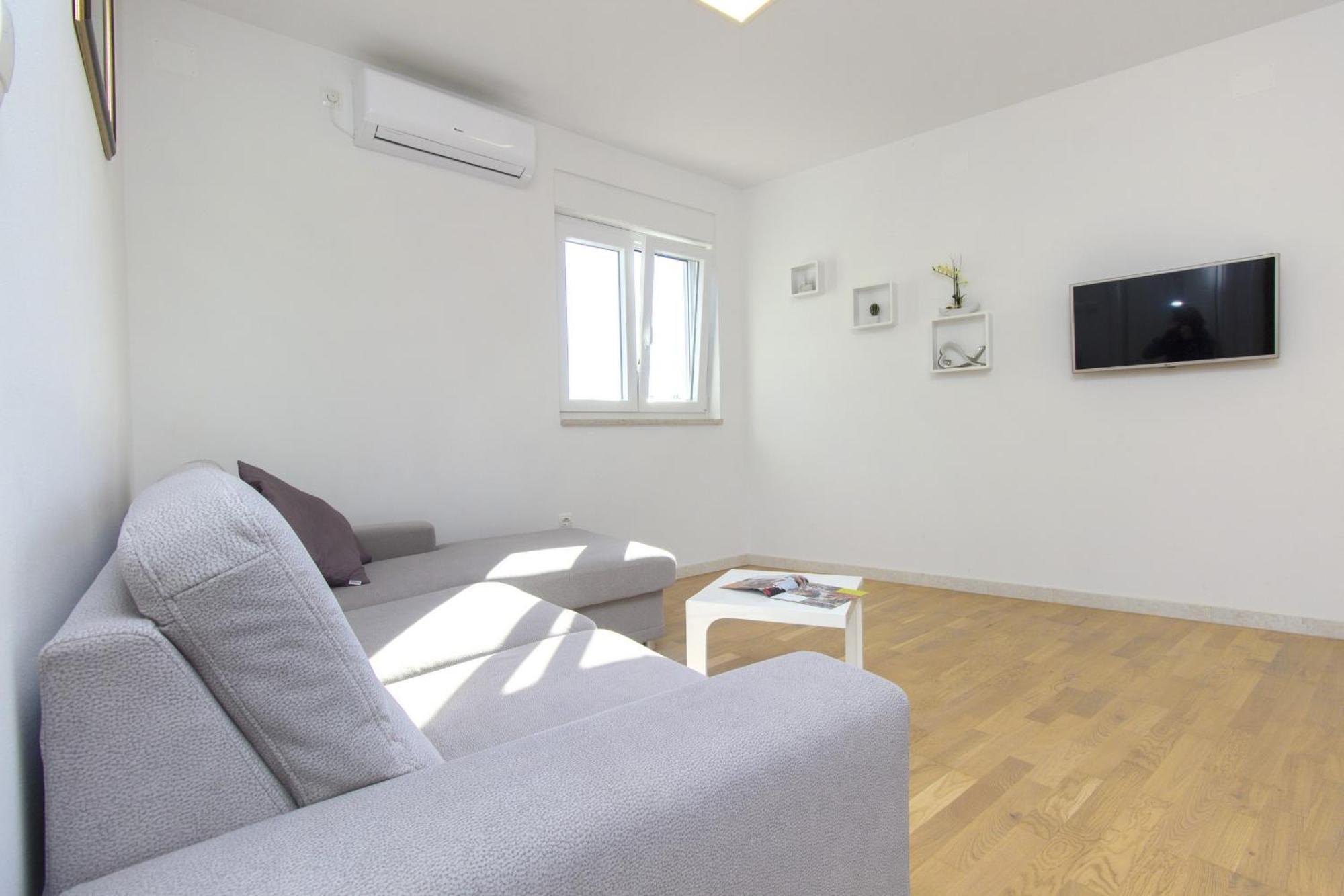 Apartments Luka Vodice Bilik gambar